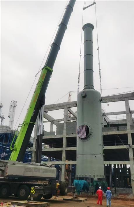 厂房设备吊装现场